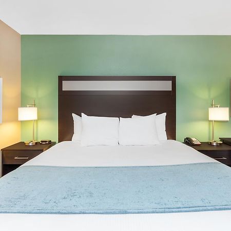 Baymont By Wyndham Midland Center Hotell Exteriör bild