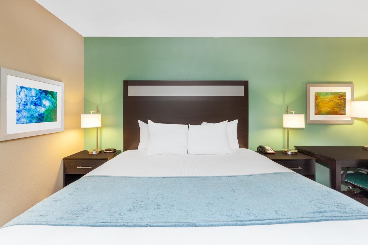 Baymont By Wyndham Midland Center Hotell Exteriör bild